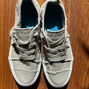 Blowfish Malibu slip on sneaker shoes size 6.5
